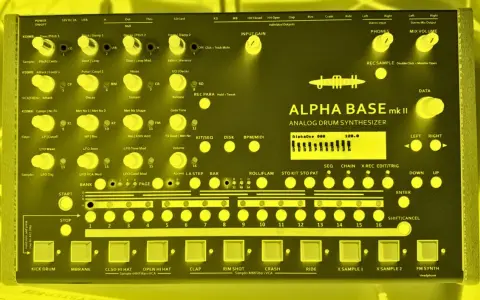 Jollox Alpha Base mk II, ein analoger Drum Synthesizer, der wie ein hochwertiges Drum Machine VST aussieht und klingt.