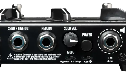 Rückseite eines Hughes & Kettner Stompman mit Anschlüssen für Input, Send/Line Out, Return, Solo Vol., Power und Lautsprecher.