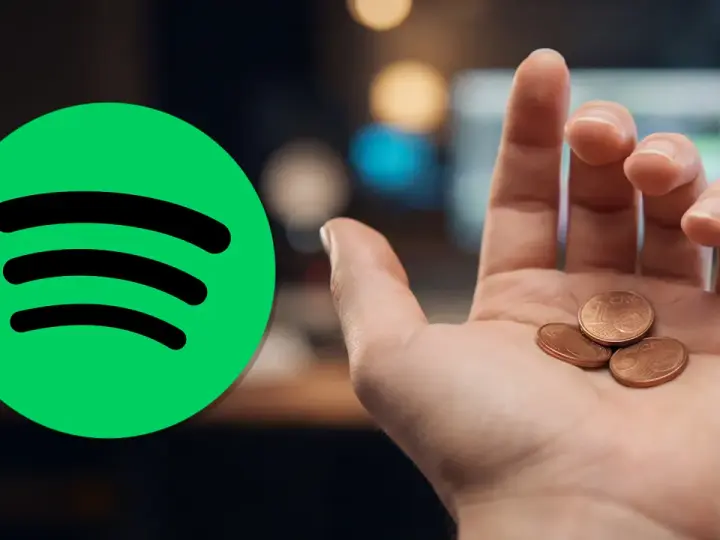 Das Spotify-Logo neben einer Hand mit wenigen Cent Münzen symbolisiert die geringen Einnahmen pro spotify stream.